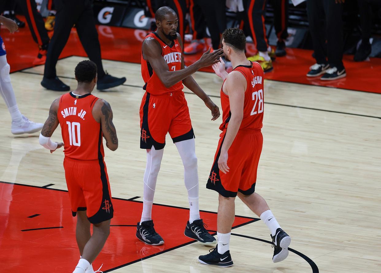 星空体育app下载-火箭谢泼德双喜临门！轰19+7+10准三双，2数据创新高，或长任首发