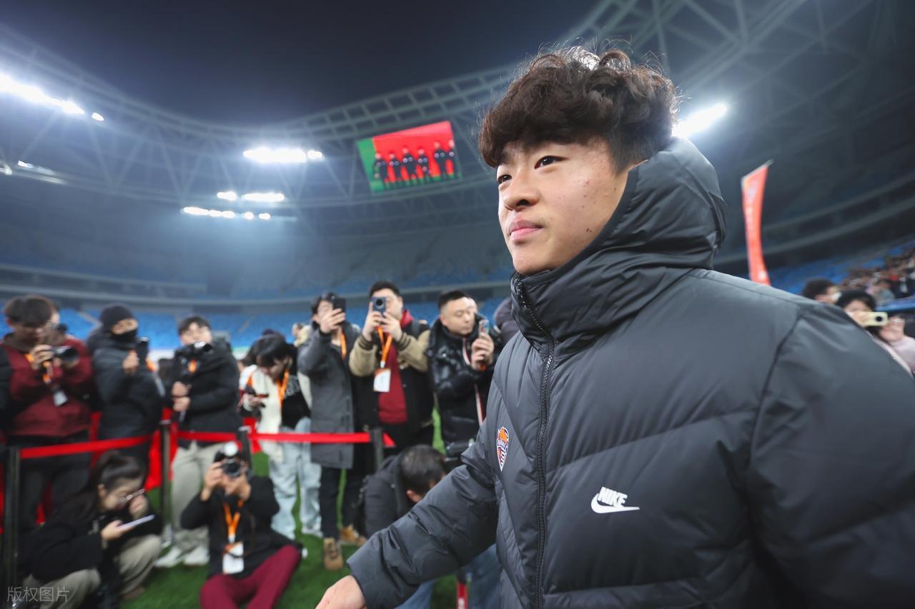 星空体育app下载-官宣！U17国足公布名单，邝兆镭领衔，帅惟浩入选，备战5月亚洲杯