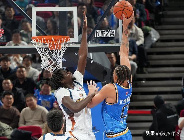 星空体育app下载-CBA生涯首秀！麦基12中5得12分6板3助 连续“举火烧天”引关注